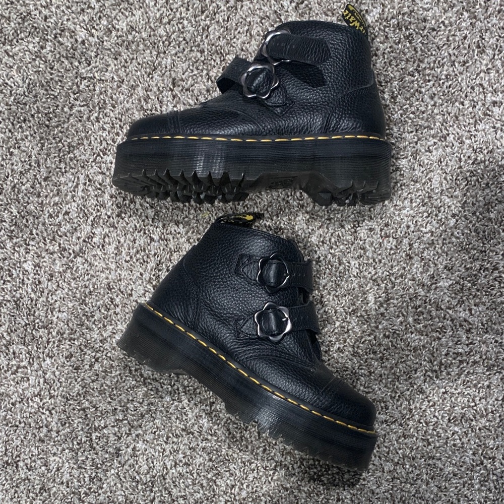 Dr Martens Devon Flower Boot